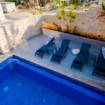 Villa Waterfall 2 *